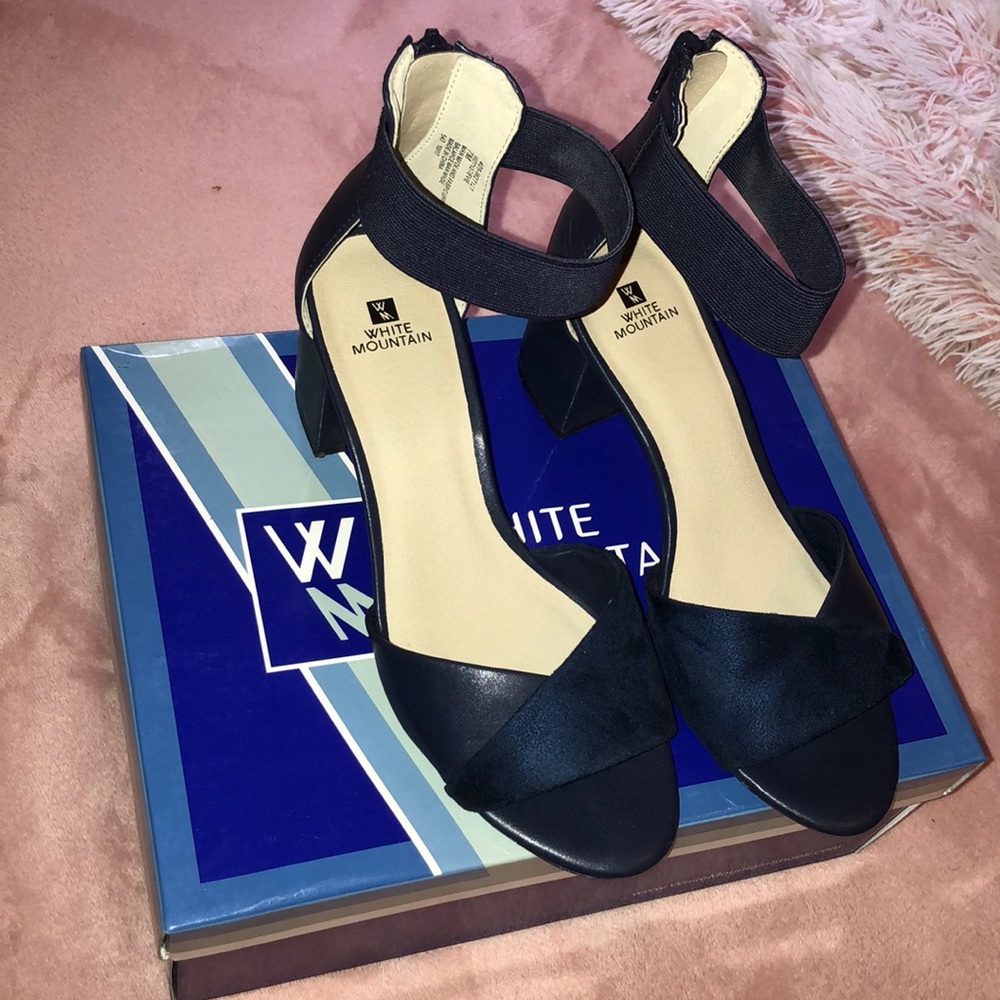 Navy blue White Mountain heels